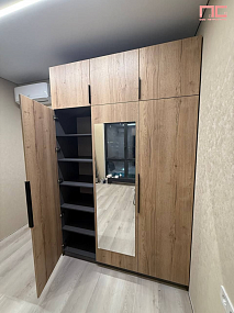 Шкаф распашной с зеркалом